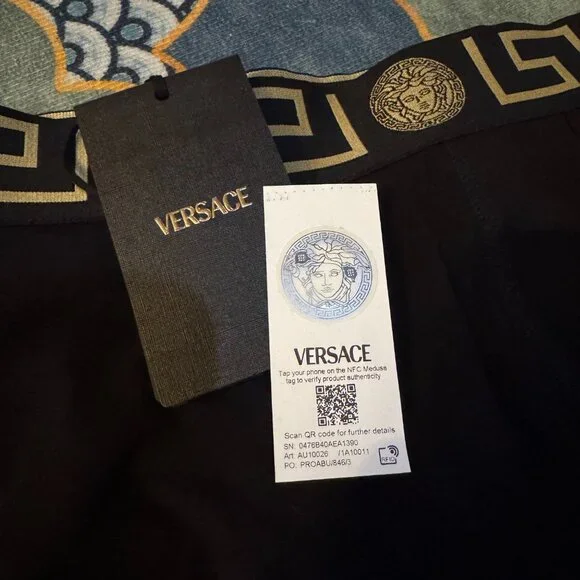 Versace.Men’s low rise cotton-blend boxer briefs.Black.Size: 5 (Medium)